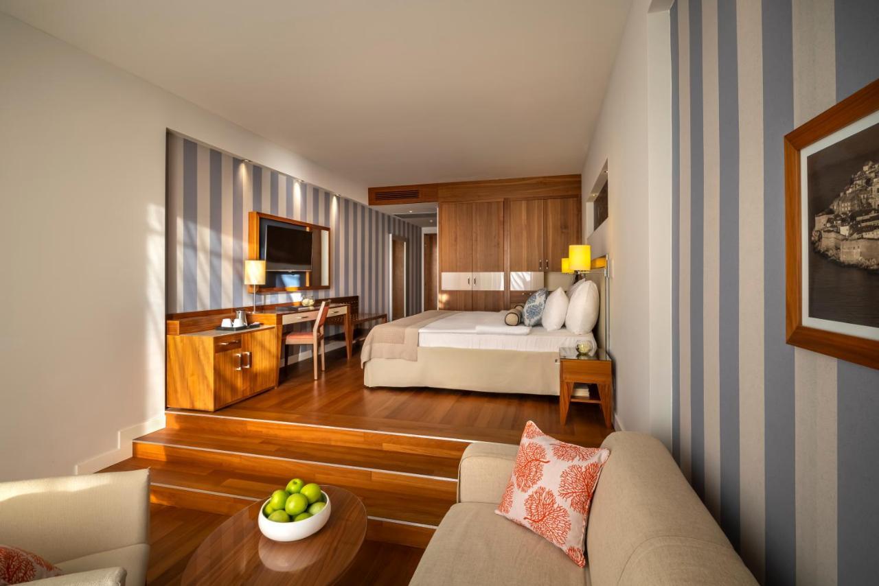 V Level Room 21 Seaview
