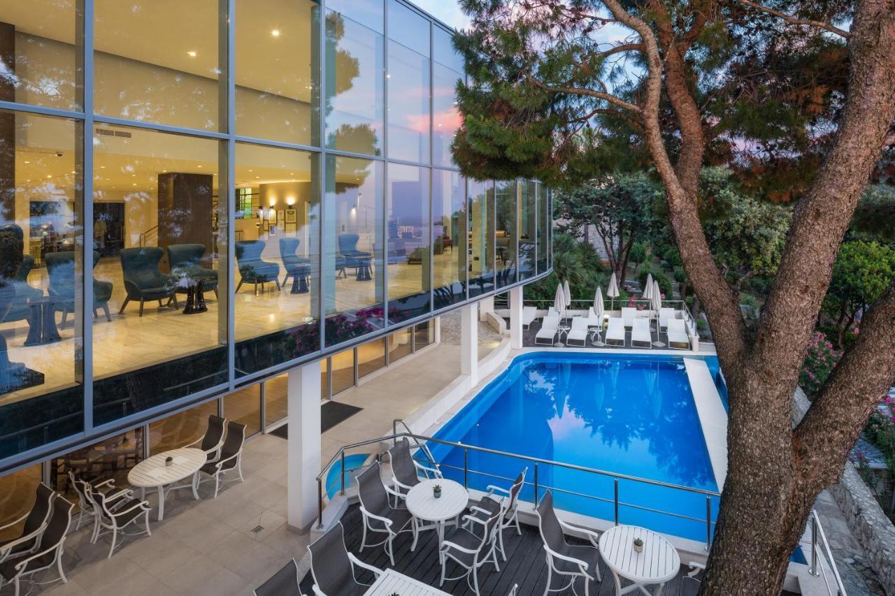 Luxuriöses Zimmer mit Meerblick und Balkon